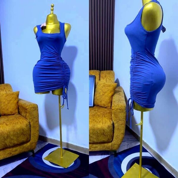 Robe moulante bleue élégante