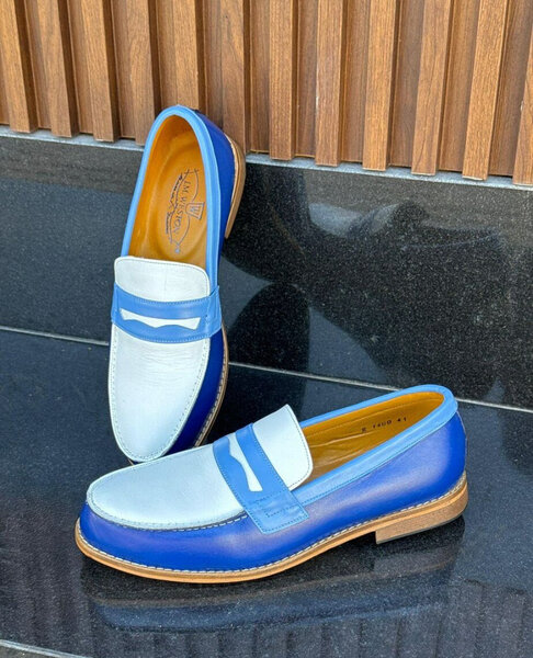 Chaussures mocassins en cuir bleu et blanc