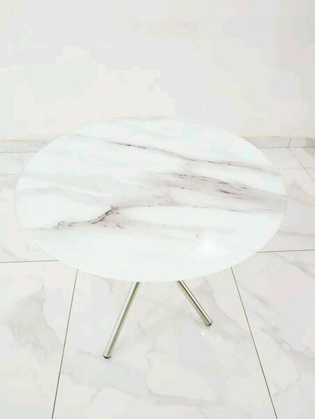 Table basse design en marbre blanc