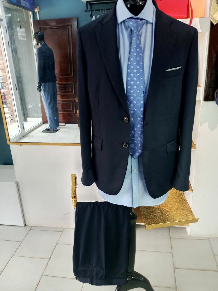 Costume élégant homme