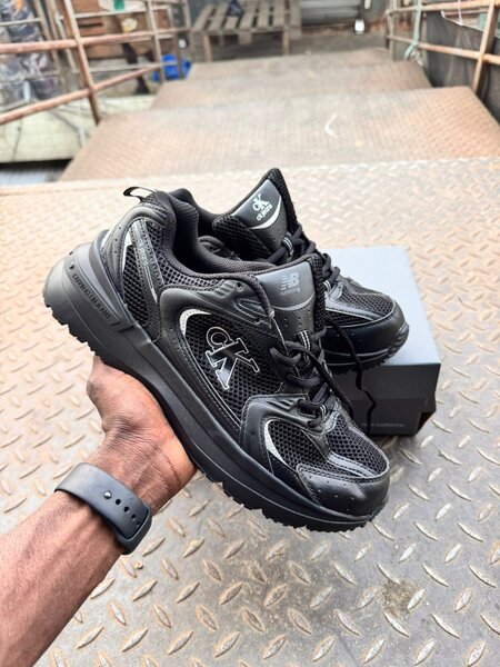 Baskets noires en cuir moderne