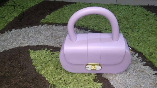 Sac à main violet élégant