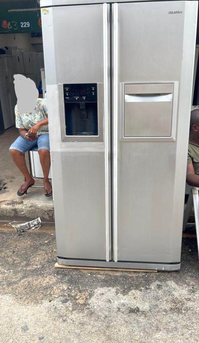 Réfrigérateur américain inox moderne