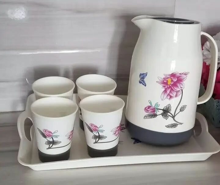 Thermos et gobelets assortis