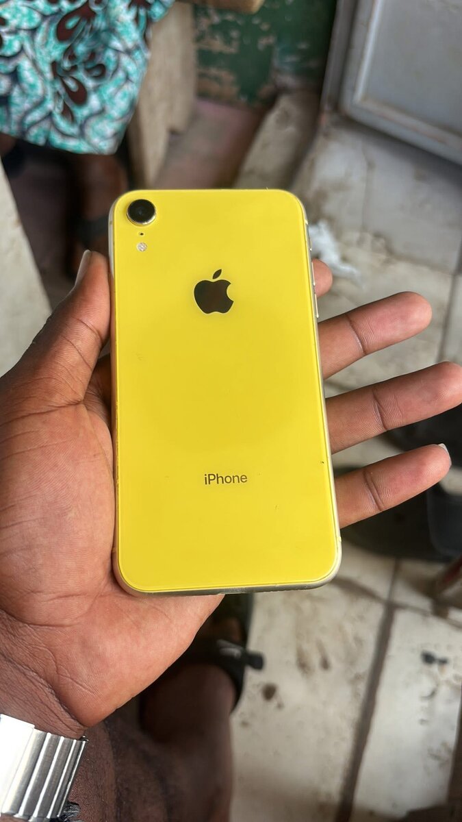 iPhone XR Jaune 64 Go