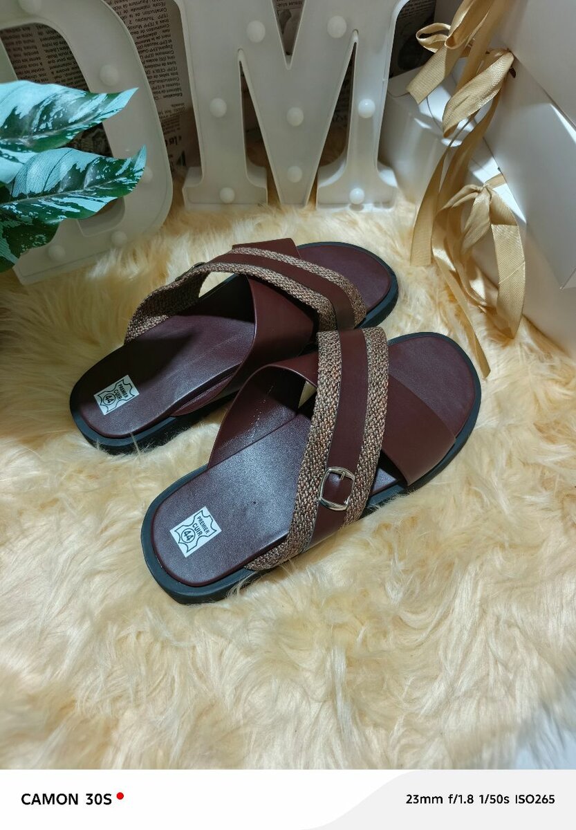 Sandales croisées en cuir