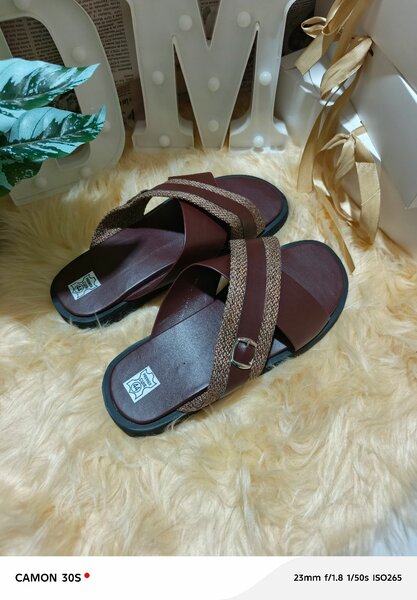 Sandales croisées en cuir