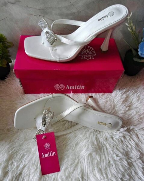 Sandales à talons bijou