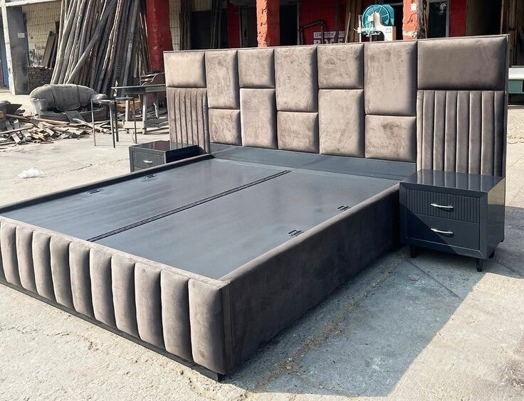 Lit double élégant capitonné