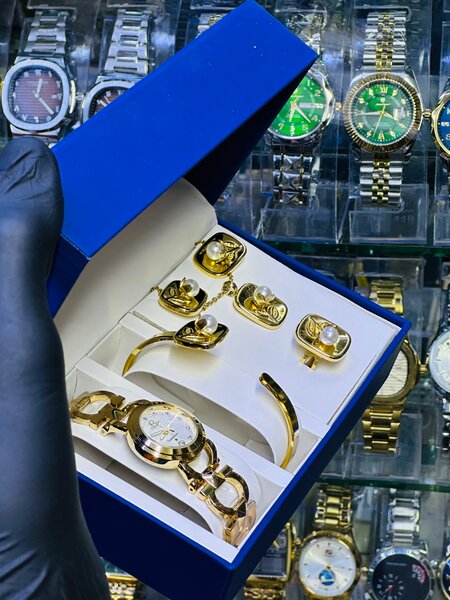 Ensemble Montre et Bijoux Luxueux