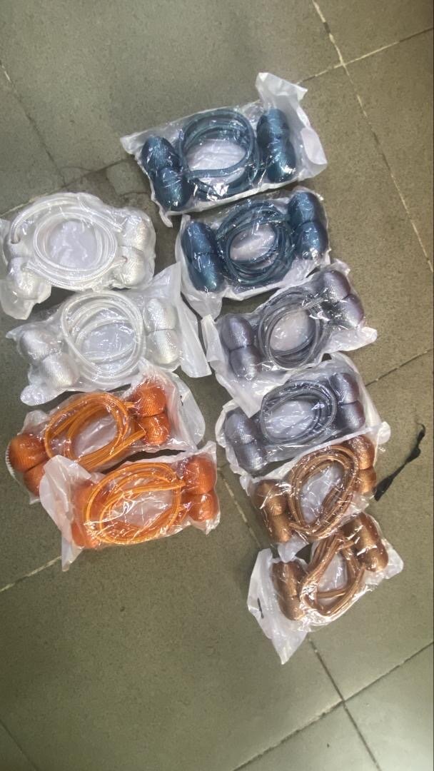 Attache-rideaux magnétique