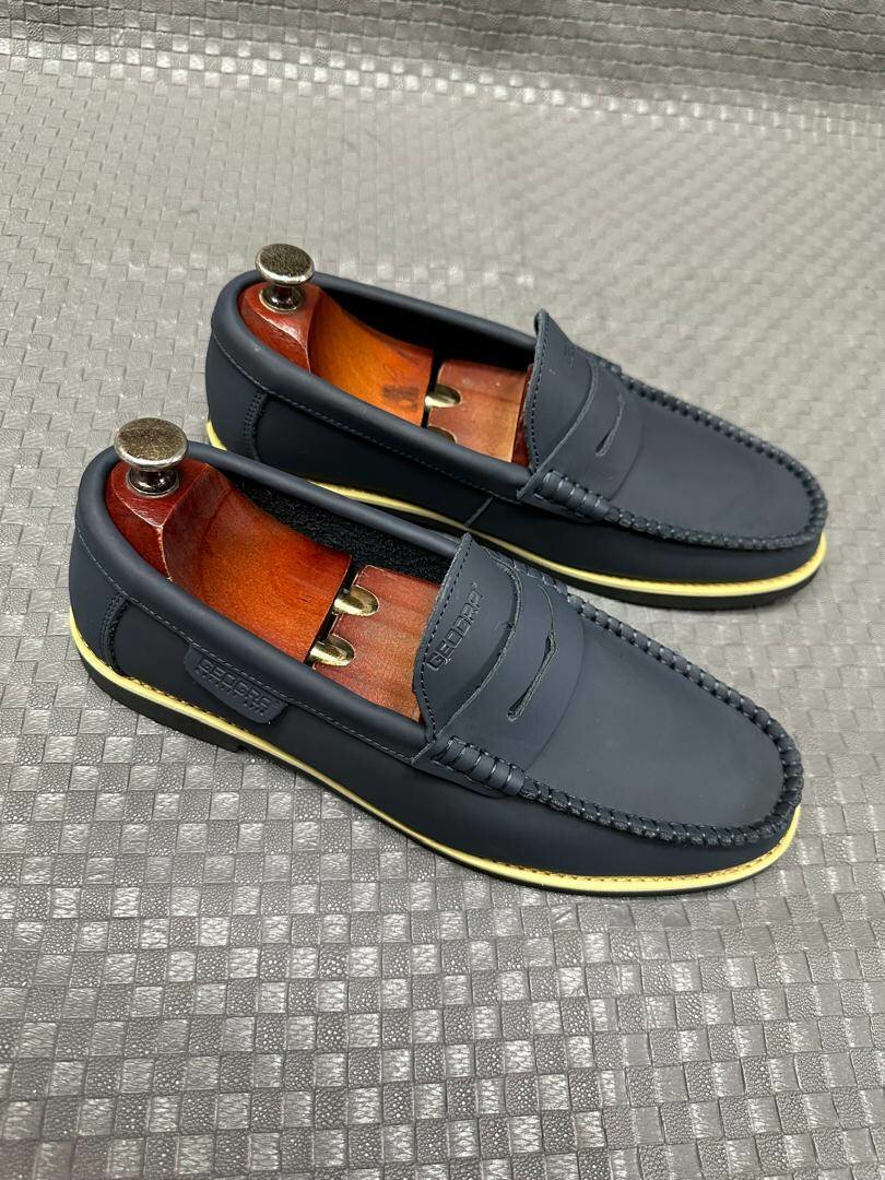 Chaussures bateau en cuir noir pour homme