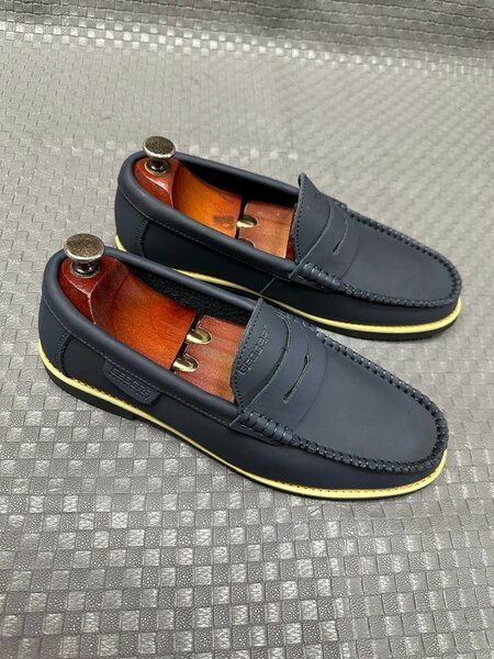 Chaussures bateau en cuir noir pour homme