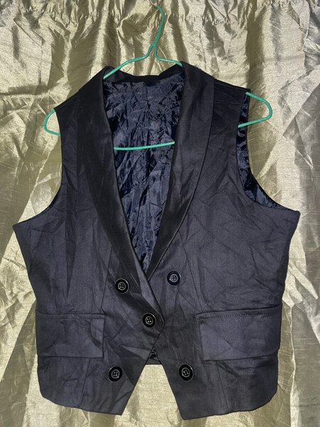 Gilet noir élégant femme