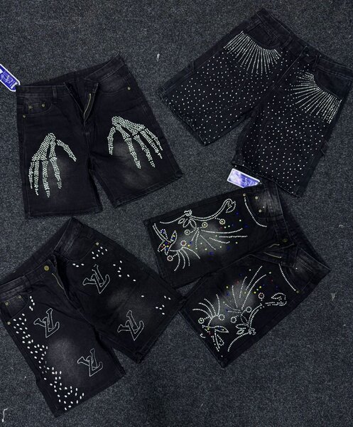 Shorts en jean noir strass