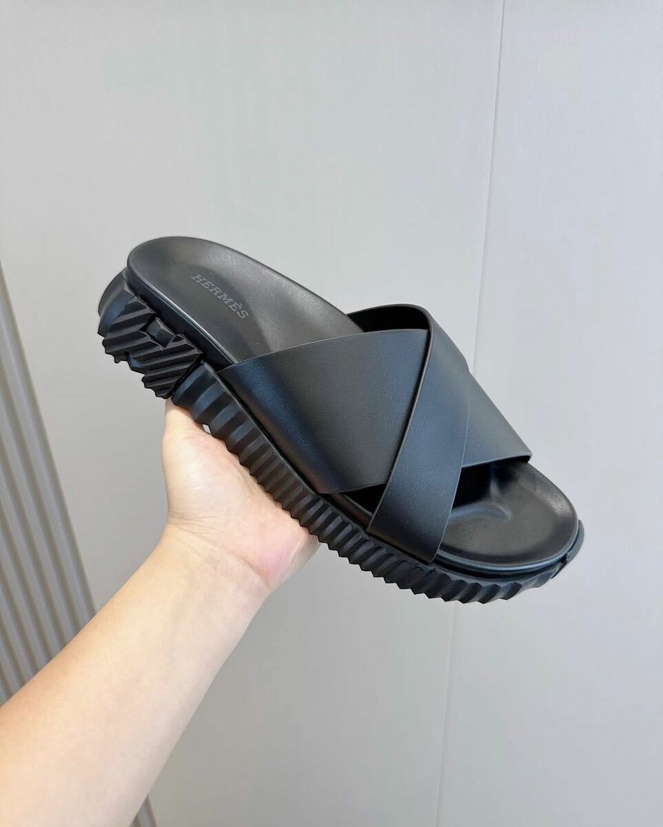 Sandales à brides croisées