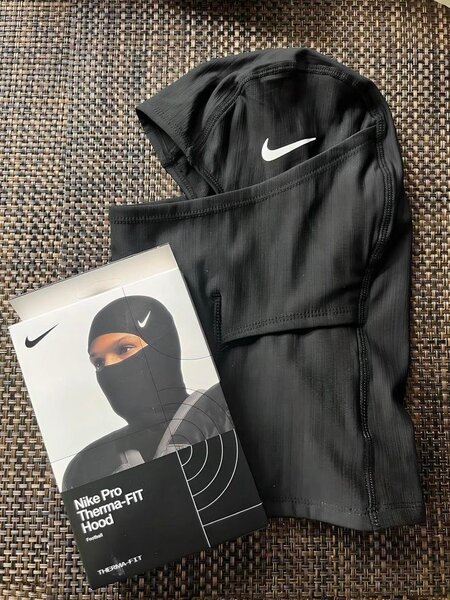 Nike Pro Therma-FIT Hood
