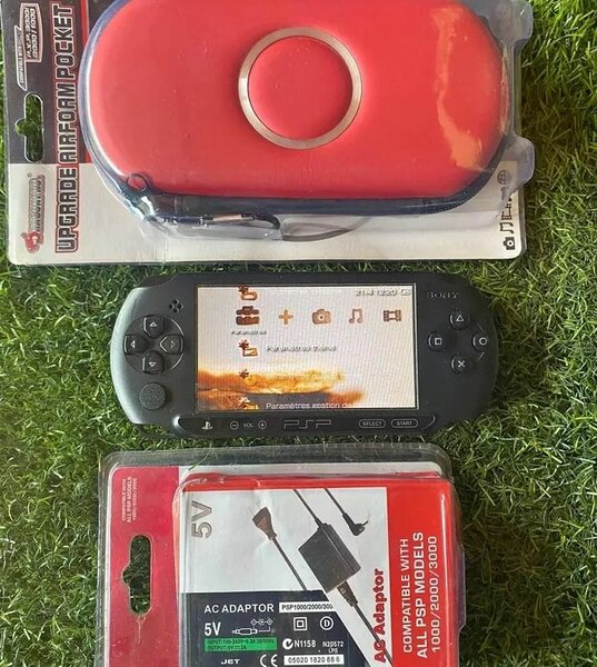 Console portable PSP avec accessoires