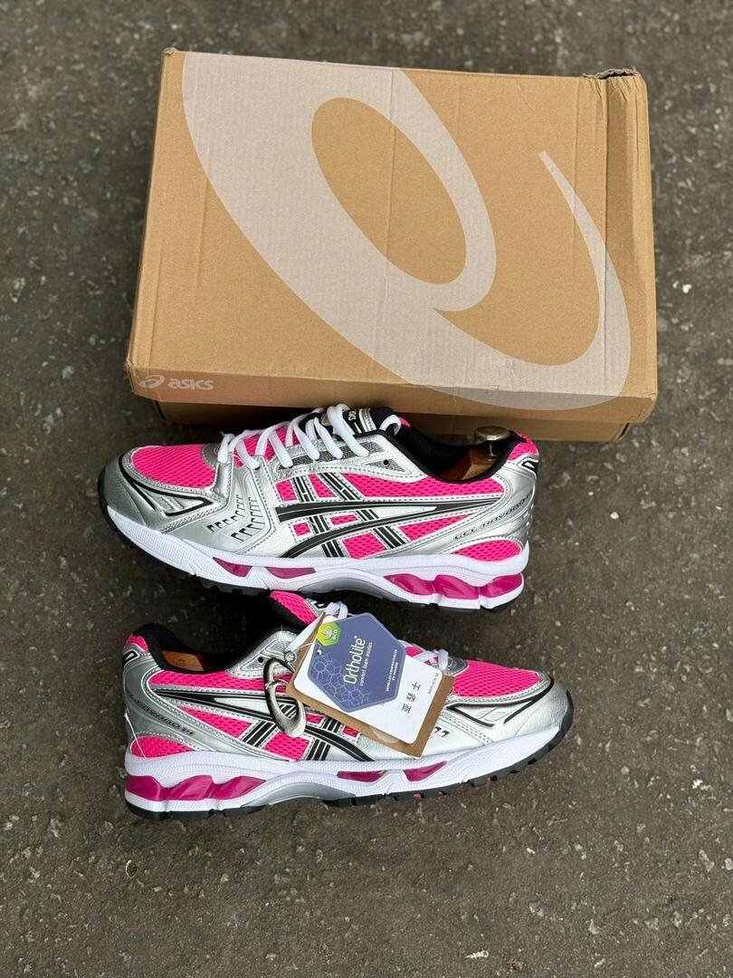 Chaussures running roses et argentées
