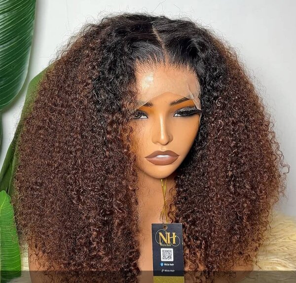 Perruque bouclée naturelle