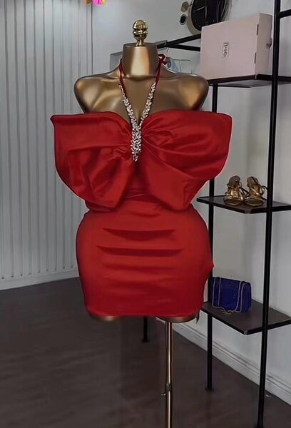 Robe cocktail rouge élégante
