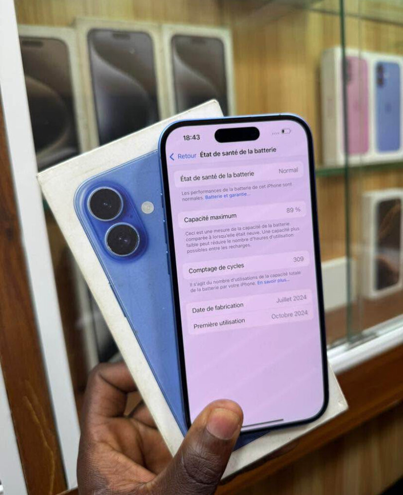 iPhone Bleu 128Go Débloqué