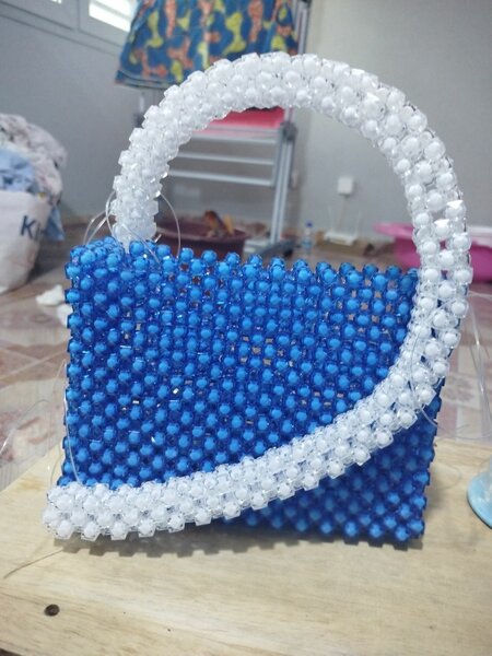 Sac à main perlé élégant