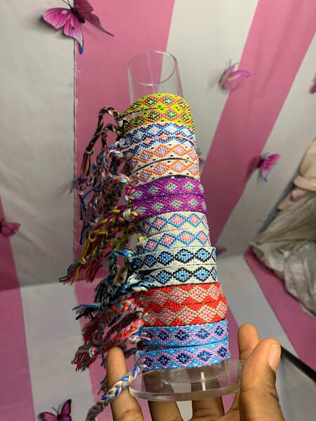 Bracelets d'amitié colorés