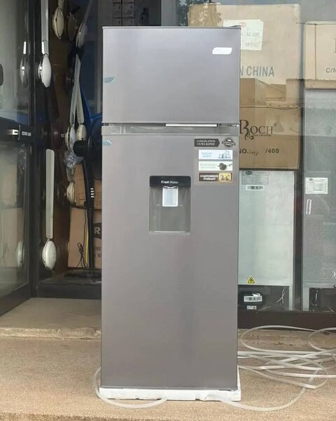 Réfrigérateur avec distributeur d'eau