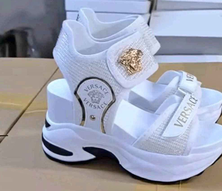 Sandales compensées blanches