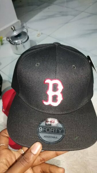 Casquette noire B logo