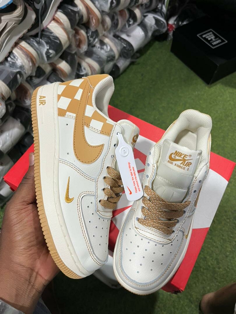 Baskets blanches à carreaux