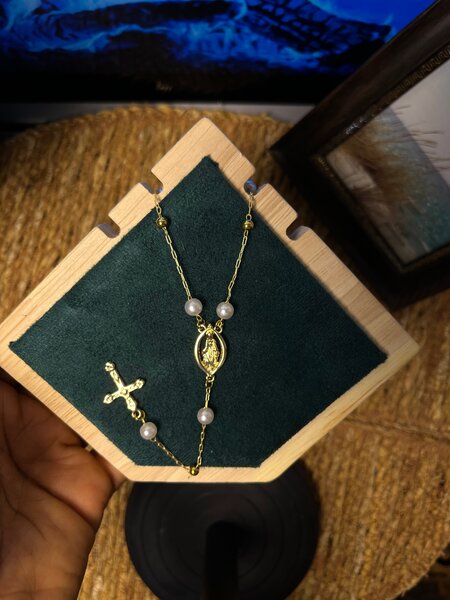 Chapelet doré avec perles
