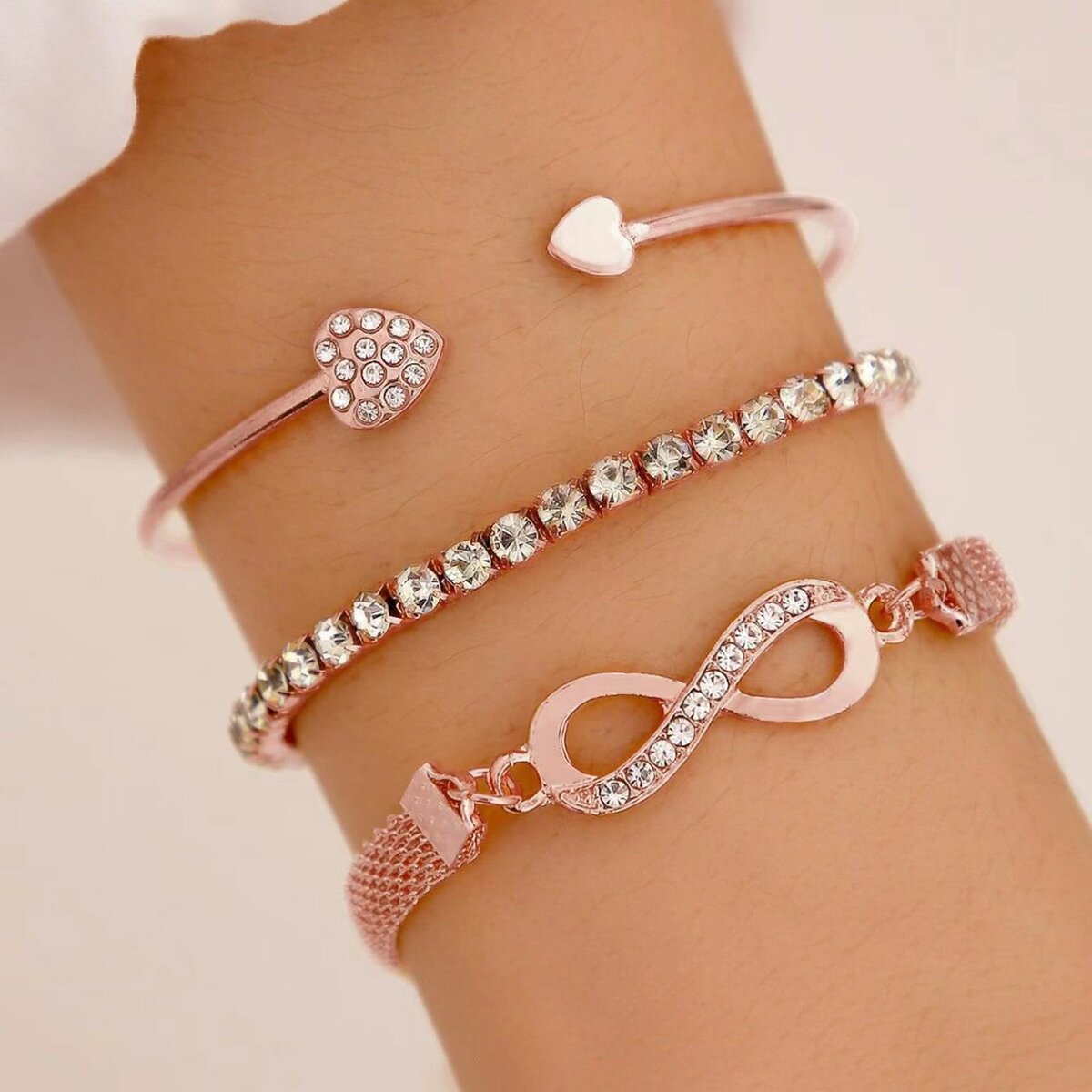 Bracelet infini avec cristaux