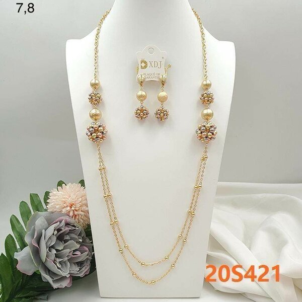 Collier et Boucles d'Oreilles Élégants