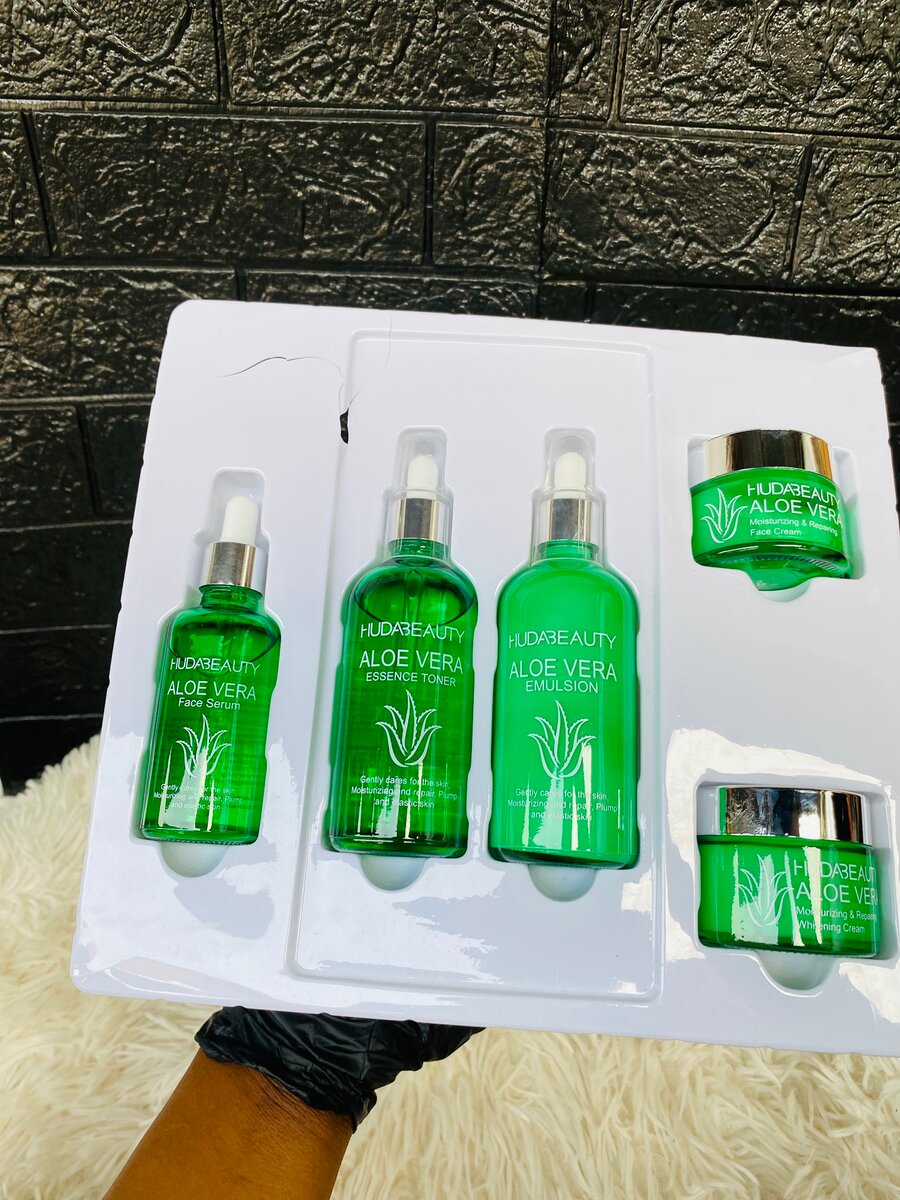Huda Beauty Aloe Vera Soin Réparateur et Hydratant 5 pièces