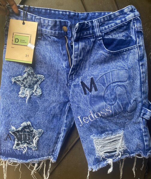 Short en jean déchiré