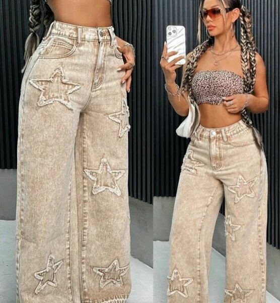 Jean large à étoiles brodées