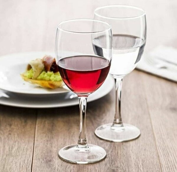 Verre à vin transparent