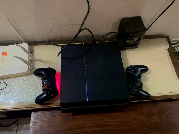 Console PS4 avec manettes