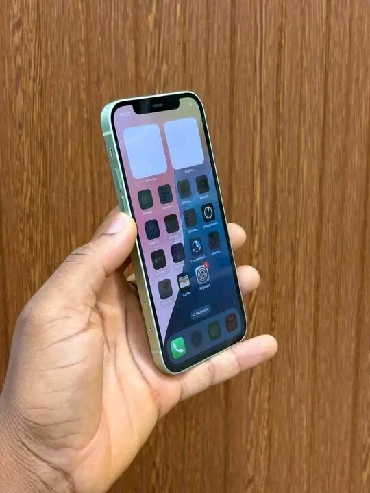 iPhone 12 simple