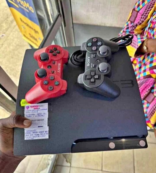 Console PS3 avec Manettes