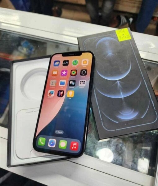 IPhone 12 pro max 256 go