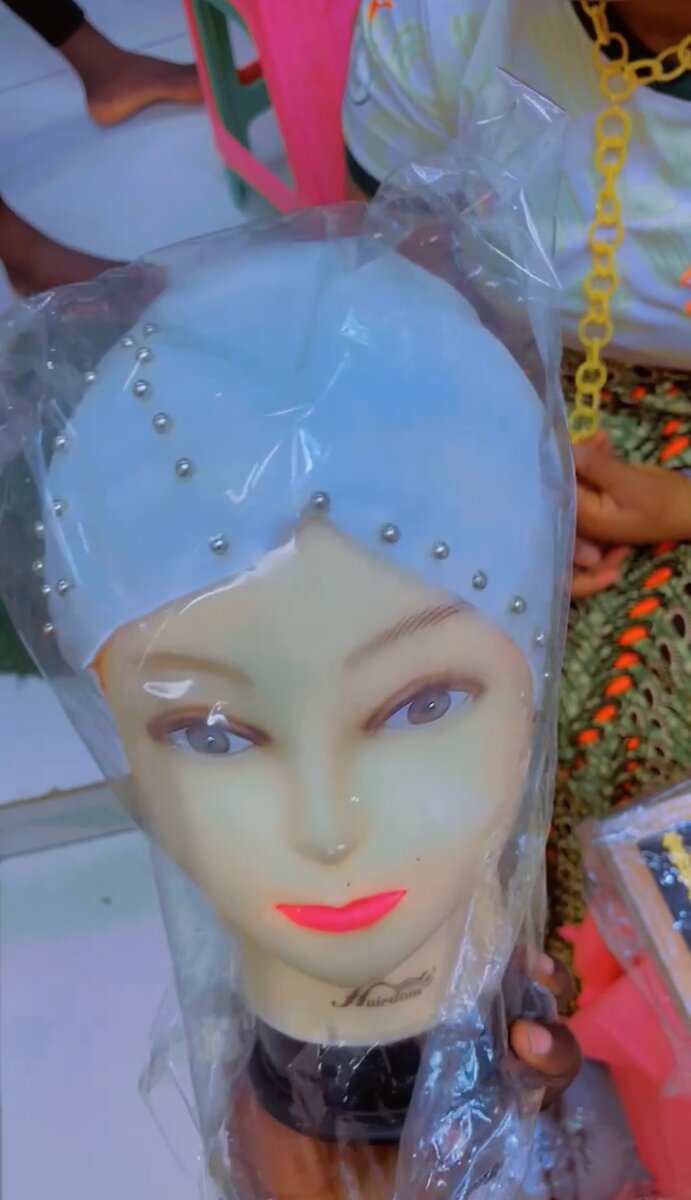 Turban élégant orné perles