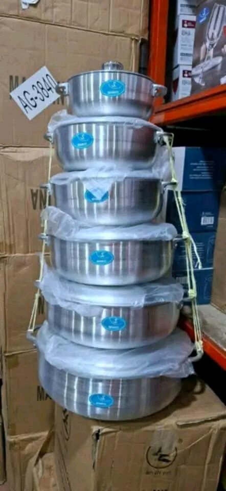 Batterie de cuisine en acier