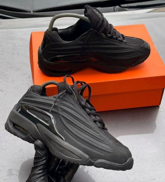 Baskets noires tendance