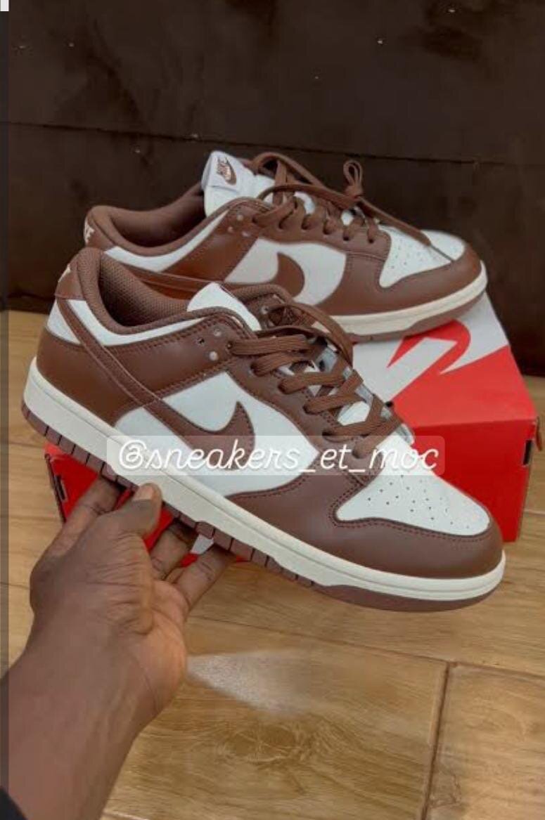 Baskets marron et blanches