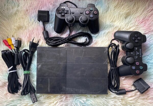 PlayStation 2 avec manettes et accessoires complets