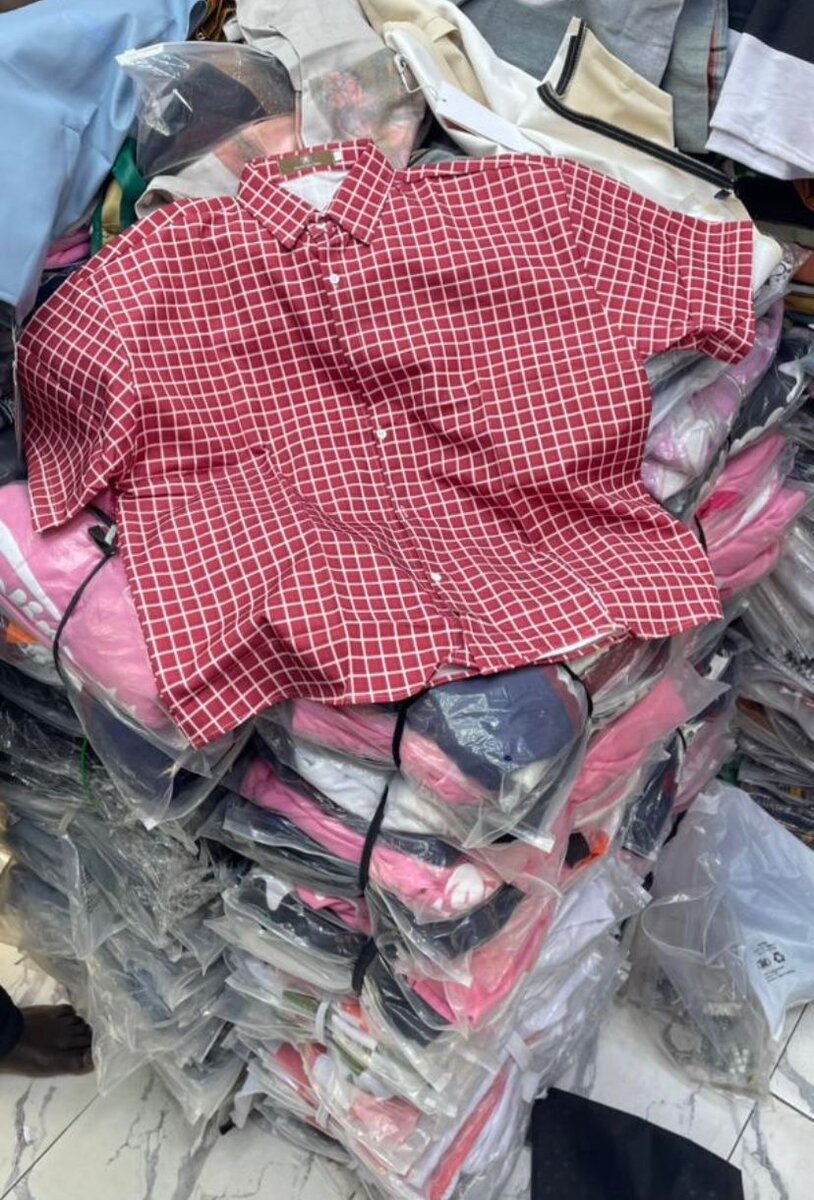 Chemise à carreaux rouges