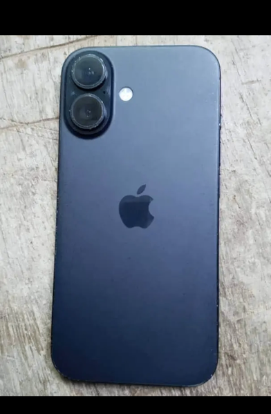 iPhone 16 Noir Élégant